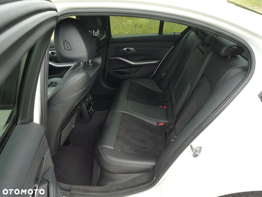 BMW Seria 3 330i M Sport sport - 18