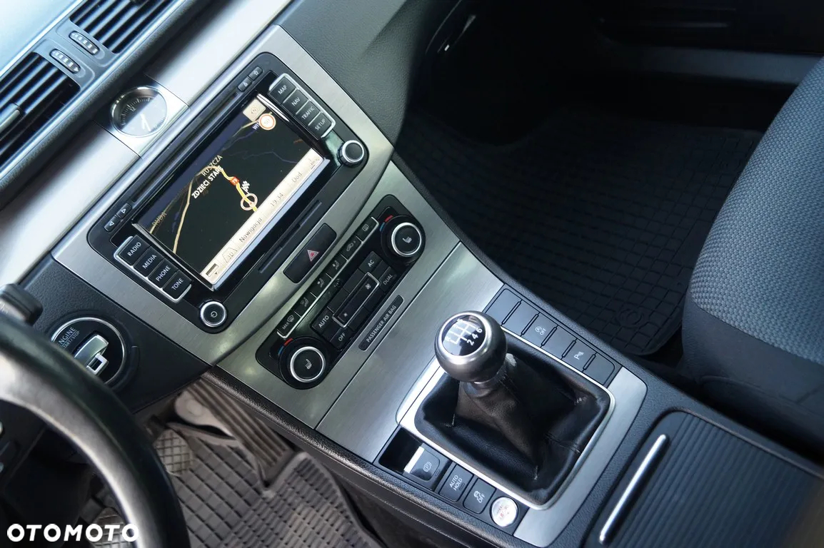 Volkswagen Passat - 17