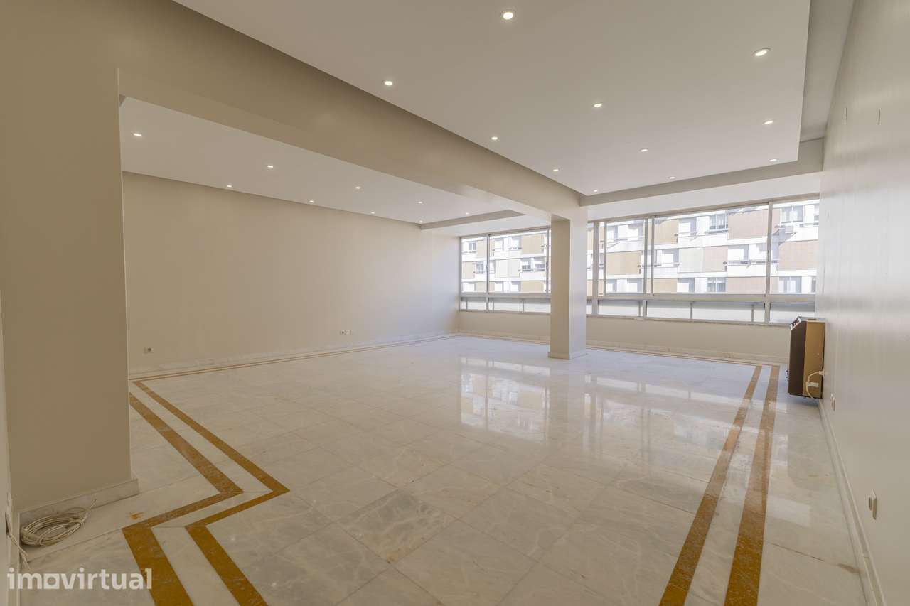 Amplo apartamento T3 de 150 m² junto ao Aeroporto de Lisboa - Com Est - Grande imagem: 2/27