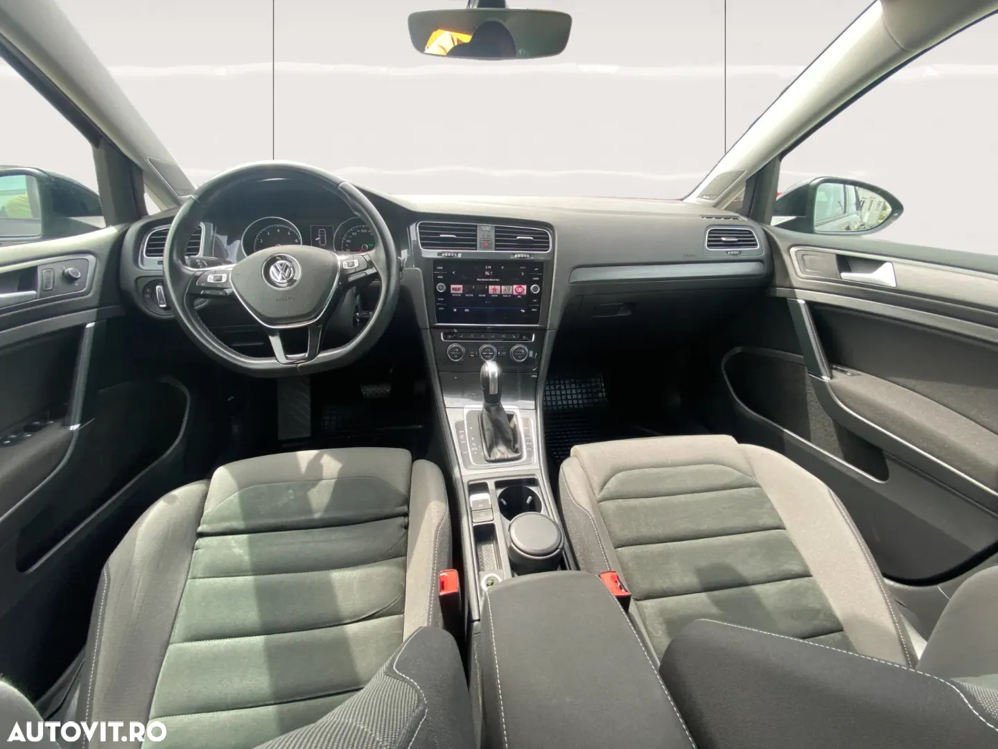Volkswagen Golf - 8