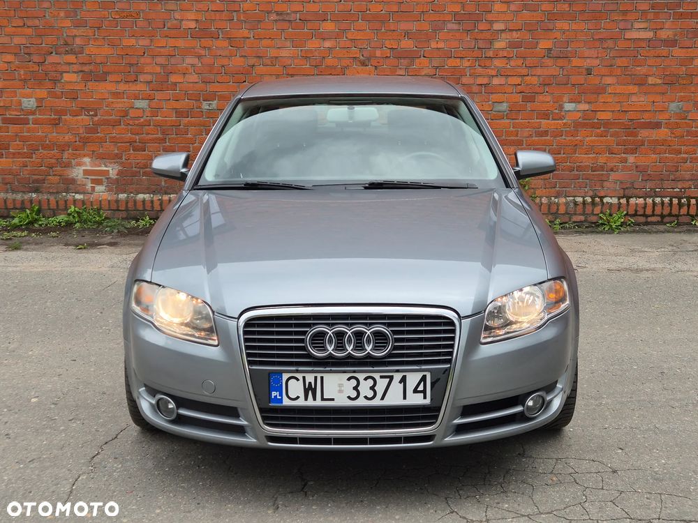 Audi A4 Limousine - 3