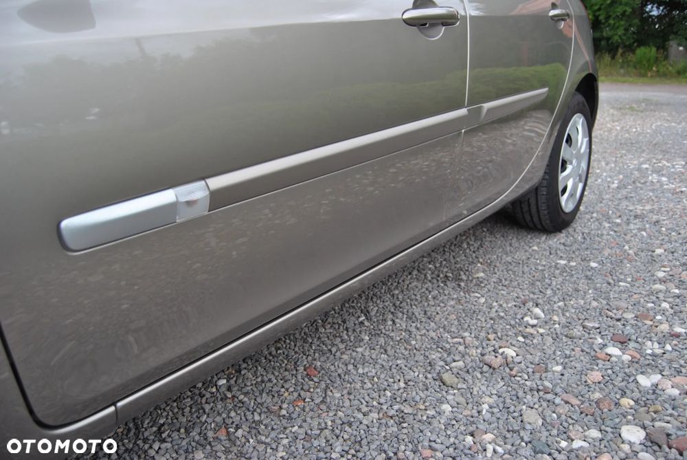 Renault Clio 1.2 16V Limited EU6 - 35
