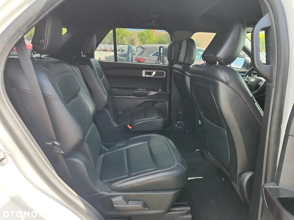 Ford Explorer - 12