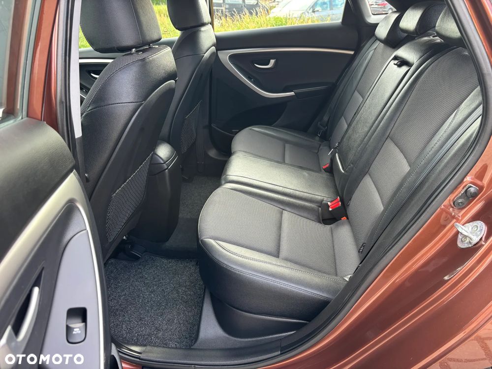 Hyundai i30 blue 1.6 CRDi Trend - 11