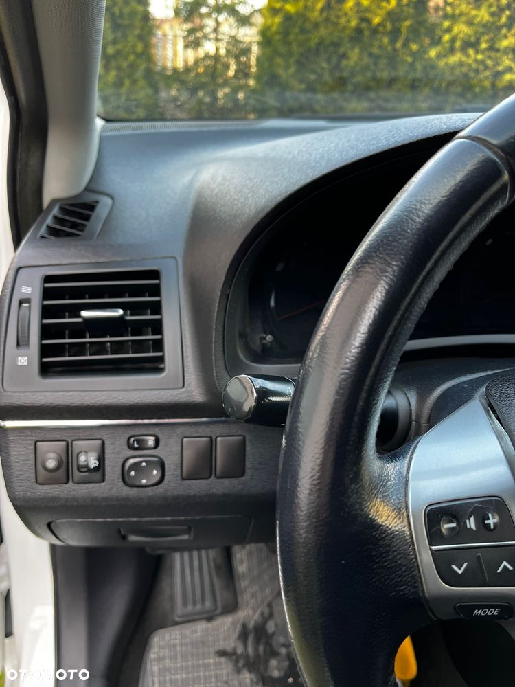 Toyota Avensis 2.0 D-4D Active - 22