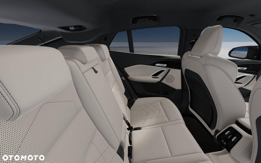 BMW iX2 eDrive20 66.5kWh M Sport - 8