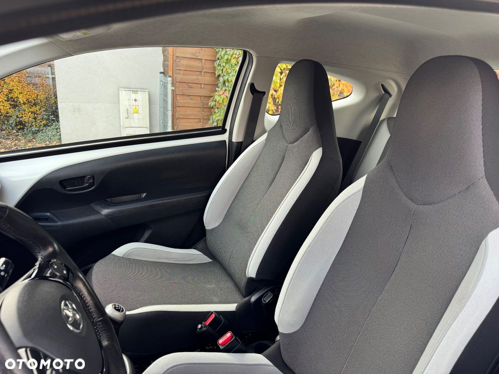 Toyota Aygo x-play touch - 12