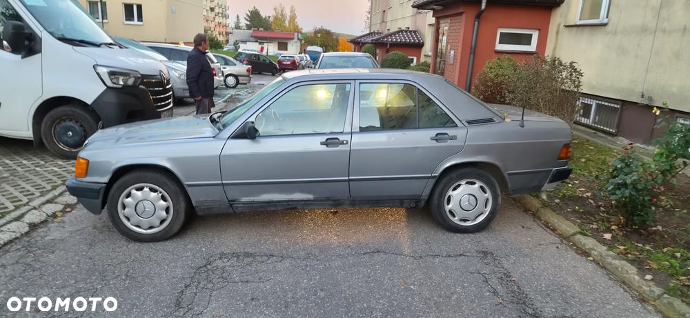 Mercedes-Benz W201 1987 photo 5