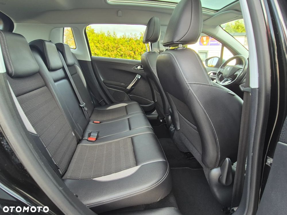 Peugeot 2008 1.2 Pure Tech Signature - 28