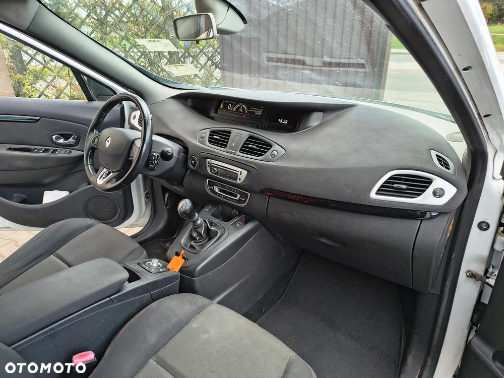 Renault Grand Scenic - 16