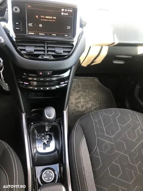 Peugeot 2008 1.2 PureTech Turbo EAT6 S&S Allure - 9