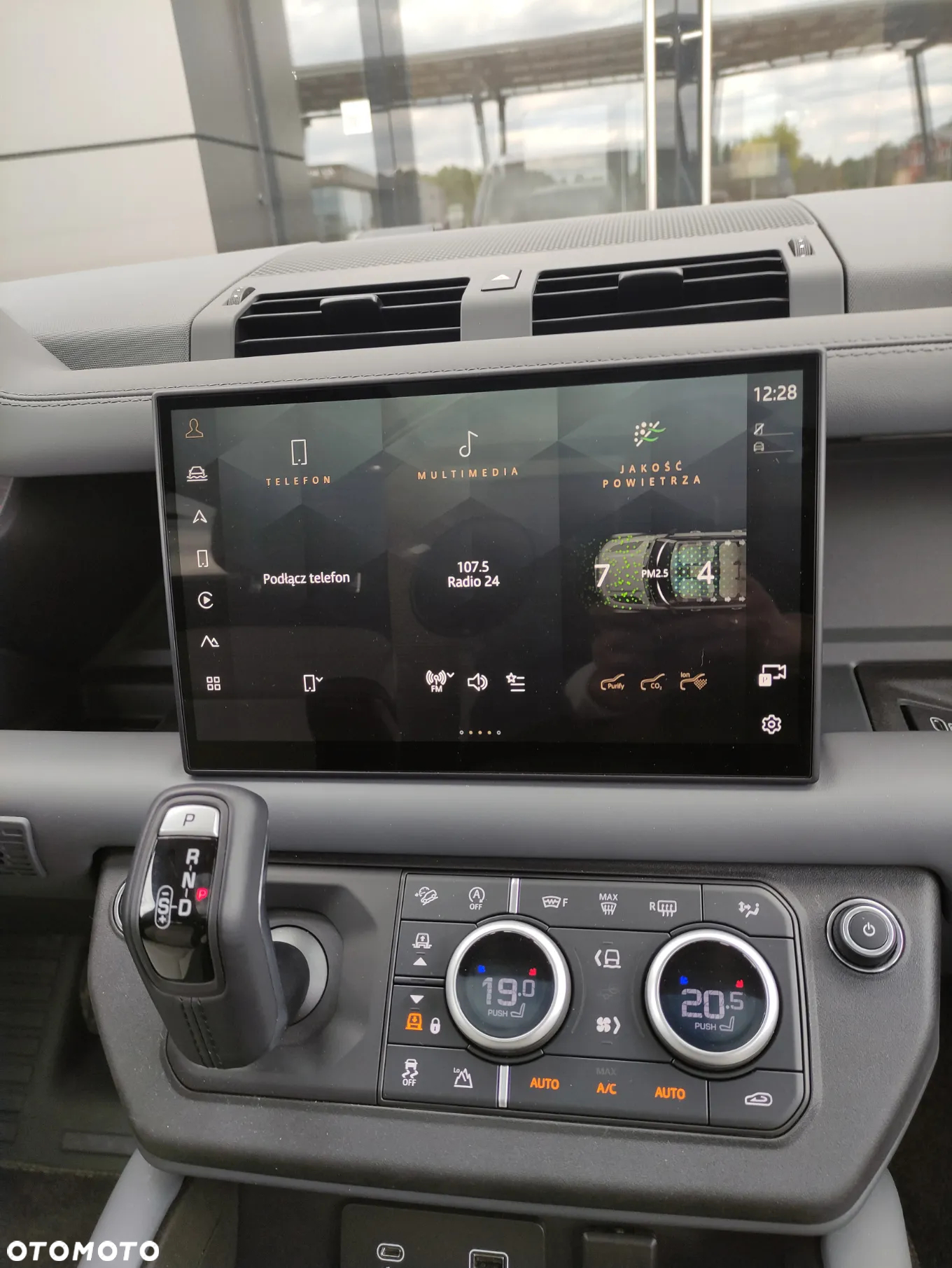 Land Rover Defender - 21