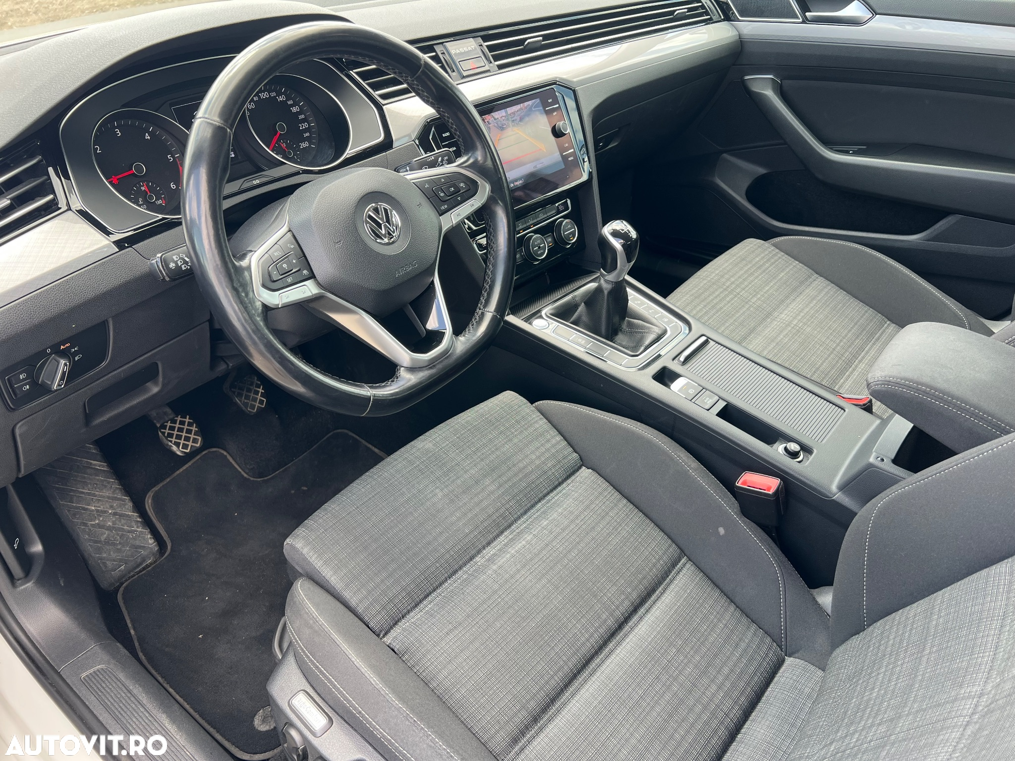 Volkswagen Passat 2.0 TDI Comfortline - 9