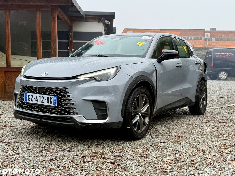 Lexus LBX FWD Emotion - 3