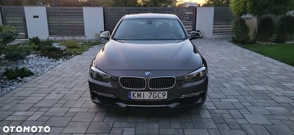 BMW Seria 3 320i Luxury Line - 18