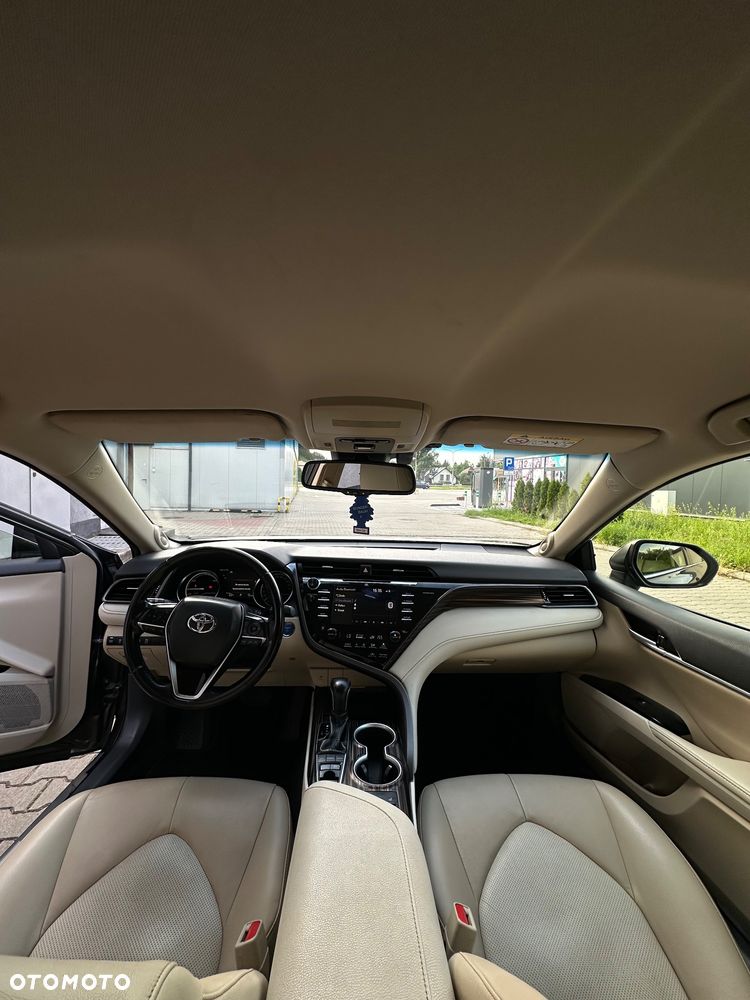 Toyota Camry 2.5 Hybrid Executive CVT - 10