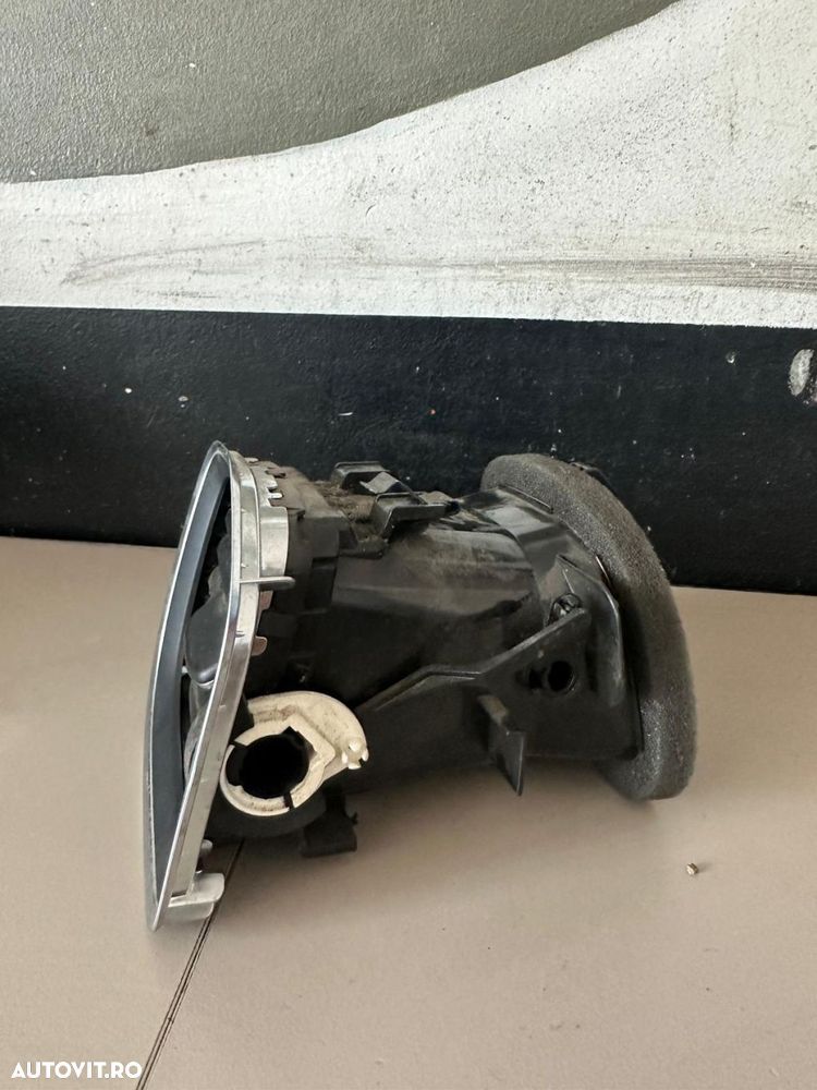 Grila aerisire bord stanga fata Volvo V60 S60 V40 2011-2018 30791697 - 3