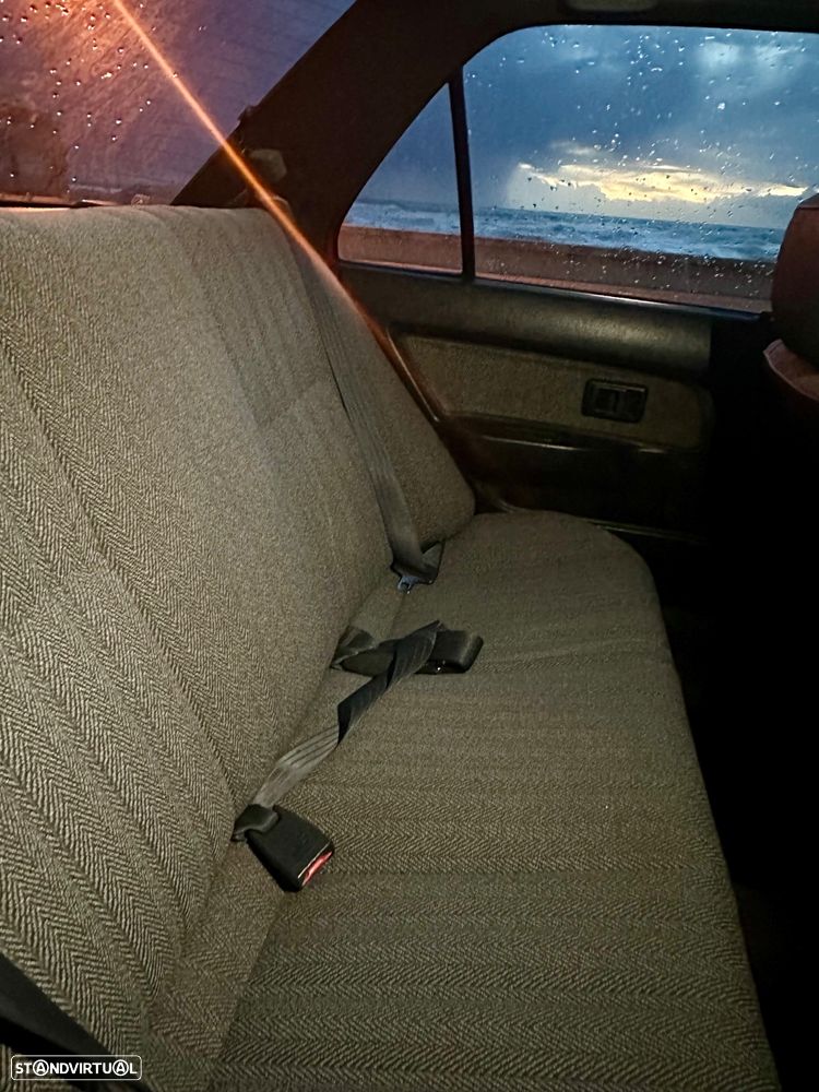 Toyota Corolla Sedan 1.3 - 9