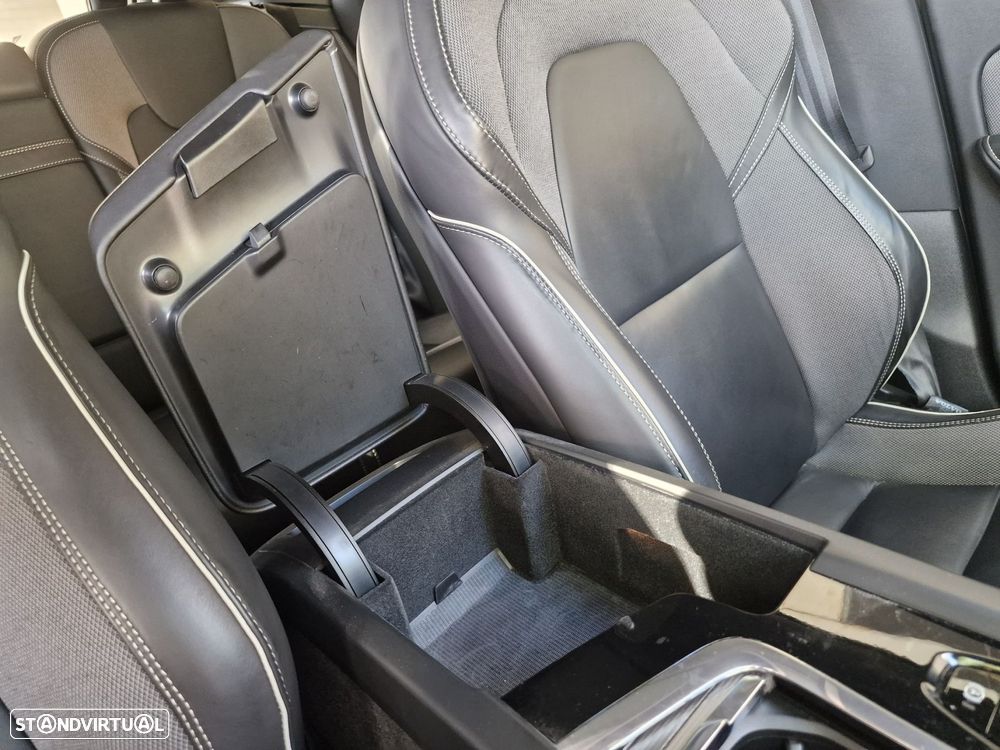 Volvo XC 60 2.0 T6 PHEV R-Design AWD - 29