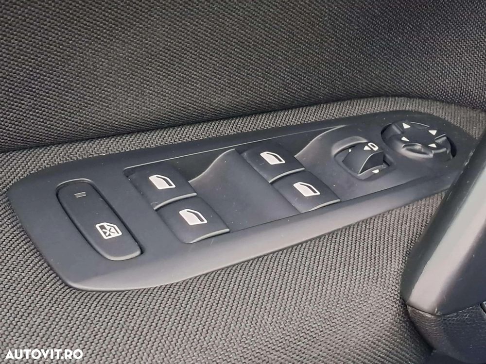 Peugeot 308 1.2 L PureTech Turbo S&S EAT8 Active Pack - 22