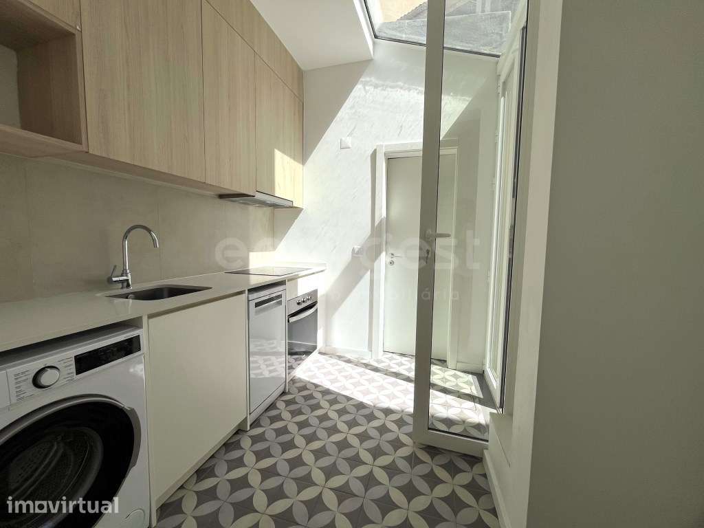 T1+1 Remodelado com Terraço , Luz Natural , Pronto a Habitar em Cam... - Grande imagem: 5/22