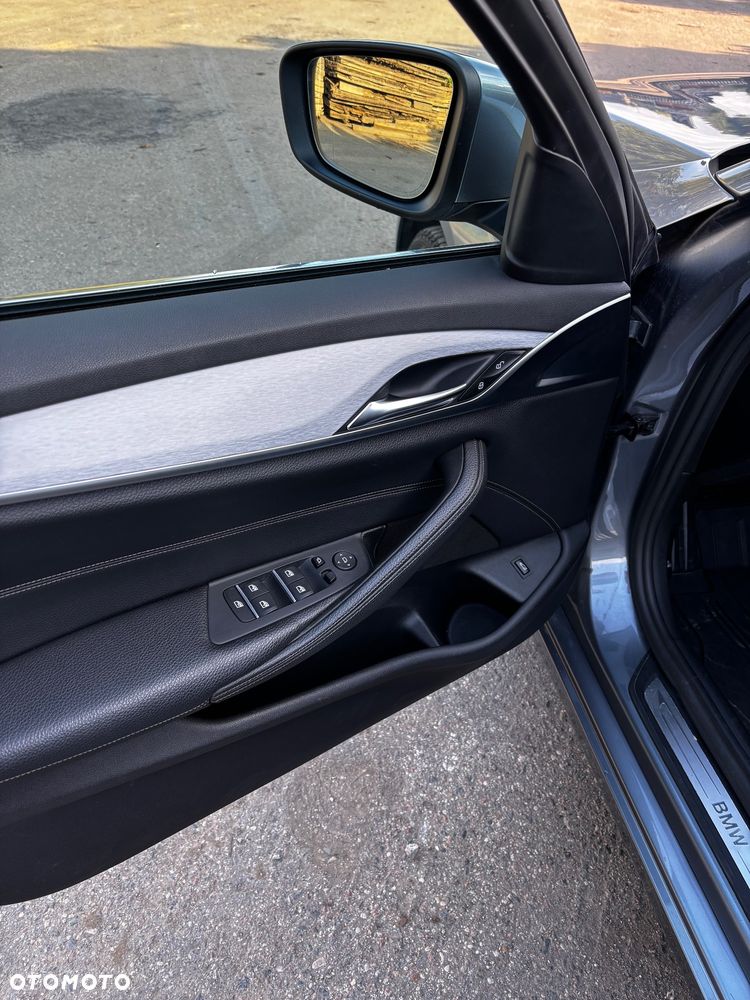 BMW Seria 5 520d xDrive Luxury Line - 9