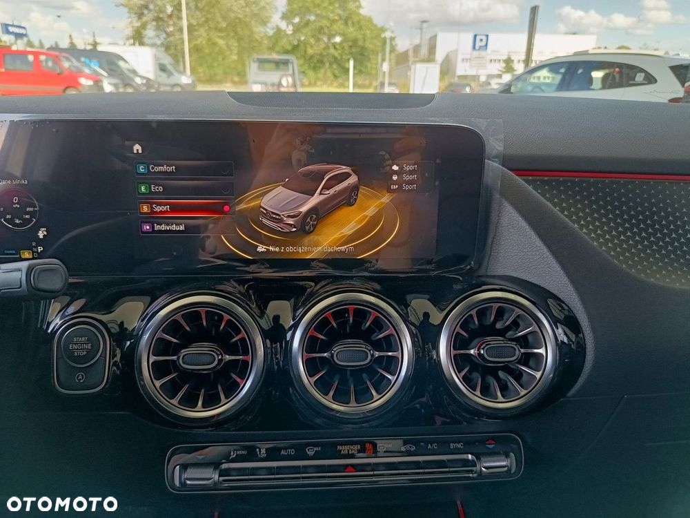 Mercedes-Benz GLA - 28