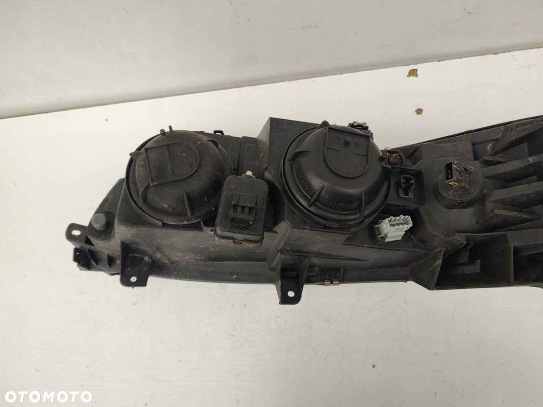Lampa prawy przód VOLVO V70 II ORYGINAŁ EUROPA 8693568 - 7