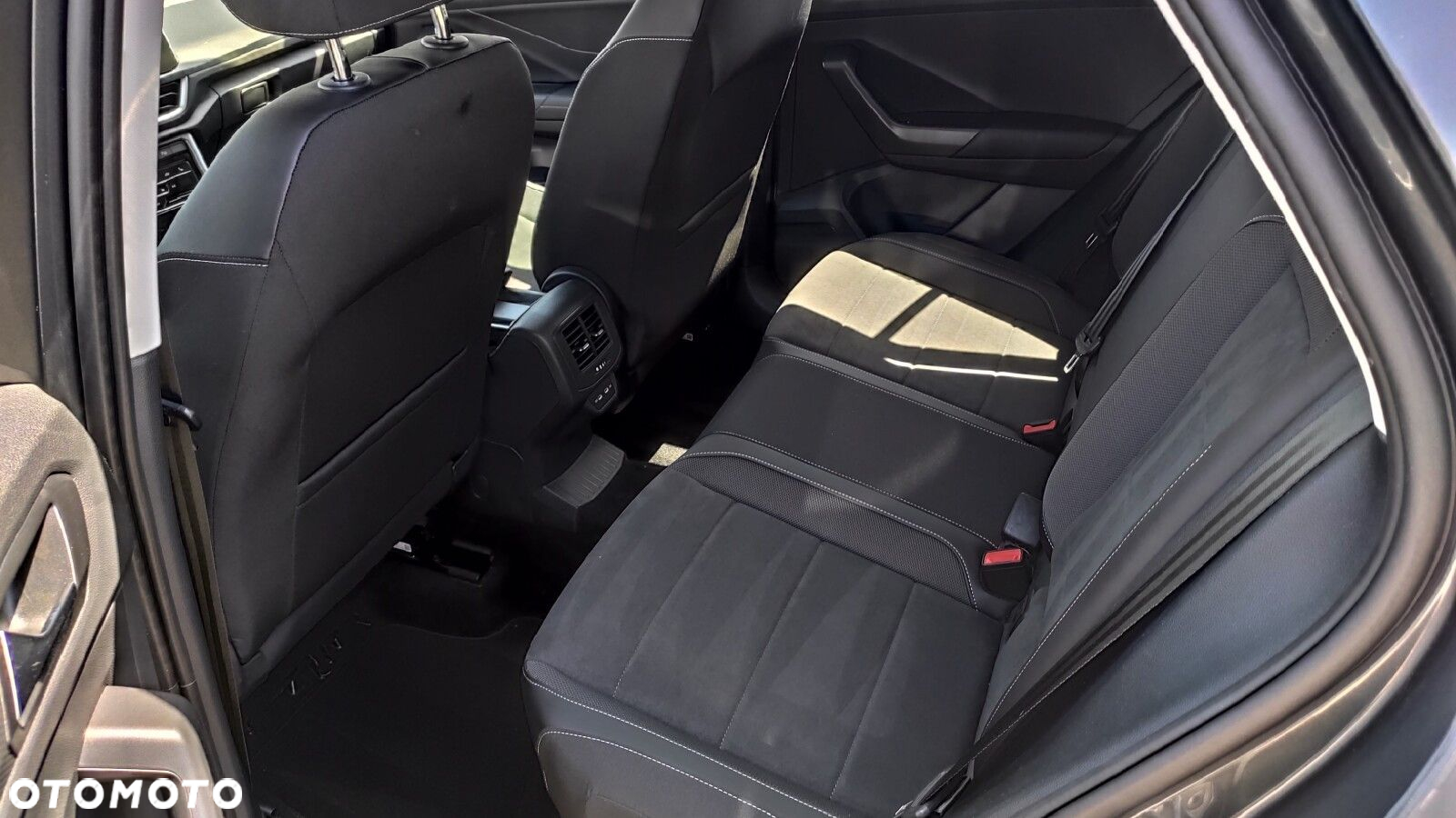 Volkswagen T-Roc - 11