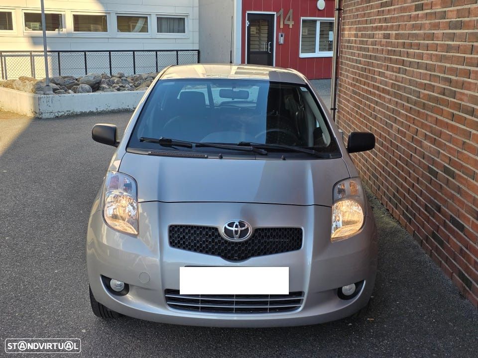 Toyota Yaris - 1