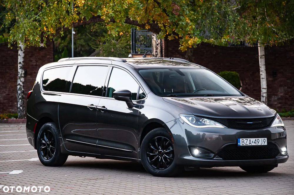 Chrysler Pacifica - 4