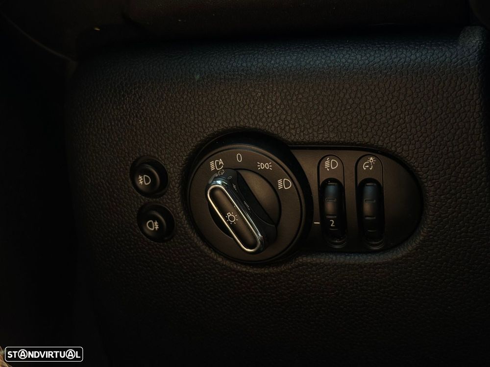 MINI 3 Portas One D - 16
