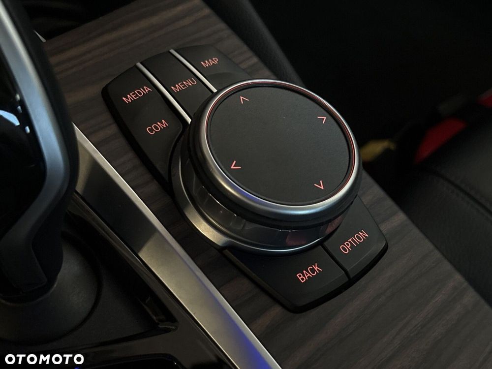 BMW Seria 5 520d mHEV - 36