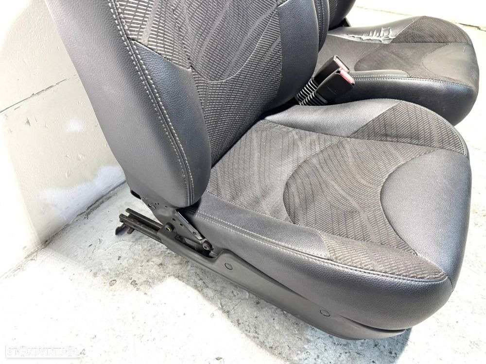 Conjunto de Bancos em Pele Frente ROVER 25 COMERCIAL - 7