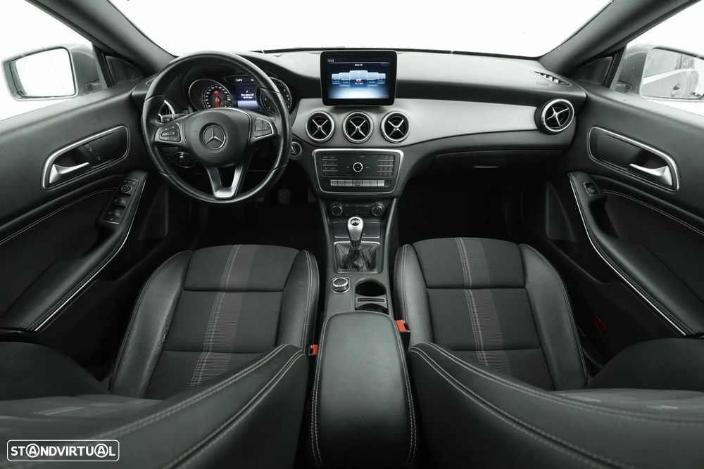 Mercedes-Benz CLA 180 d Shooting Brake Urban - 13