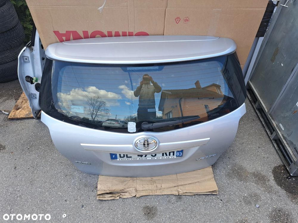 Toyota Verso lift 2013- klapa bagażnika tylna srebrna verso II lift - 1