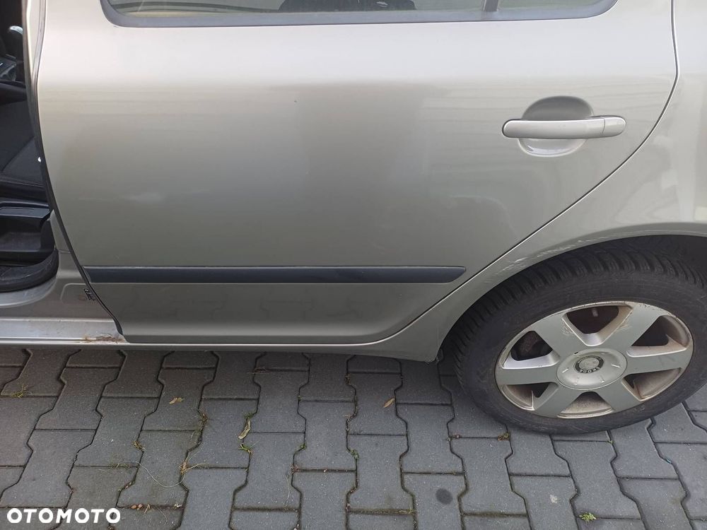 DRZWI KOMPLETNE LEWY TYŁ SKODA OCTAVIA II KOMBI 9202 - 2