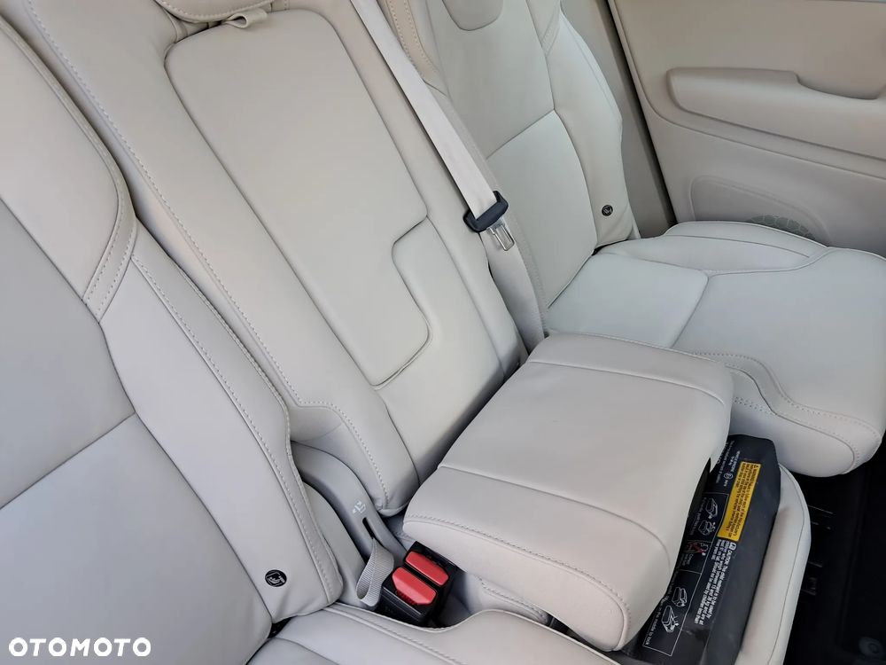 Volvo XC 90 T8 AWD Plug-In Hybrid Ultra Bright 7os - 21