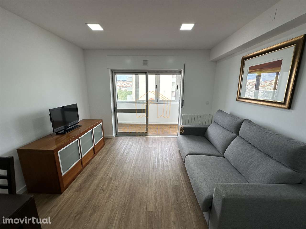 Apartamento T1 renovado na 1ª linha de mar - Buarcos - Grande imagem: 4/23