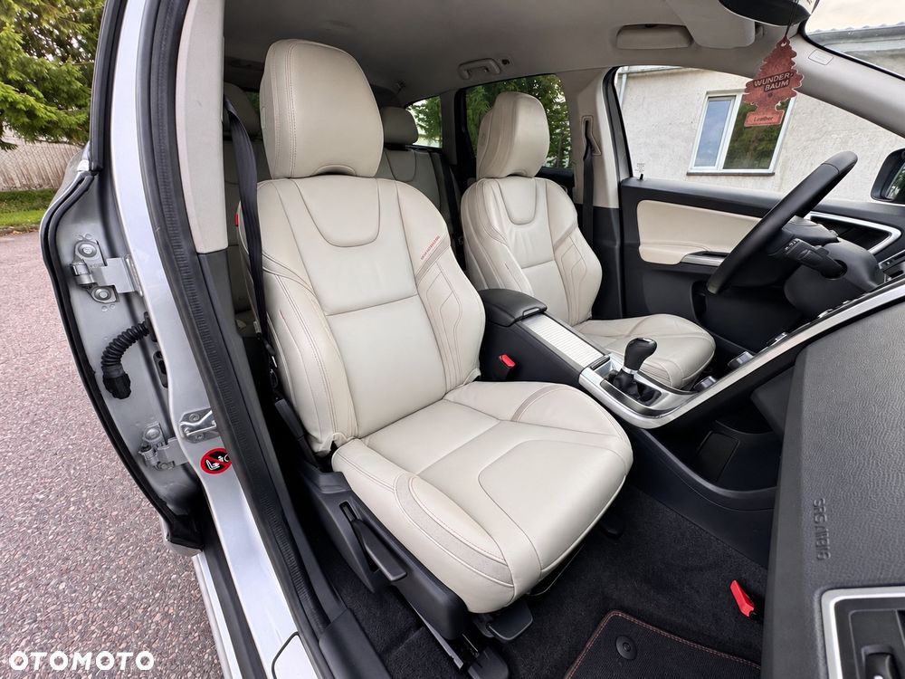Volvo XC 60 D3 Drive-E Ocean Race - 17