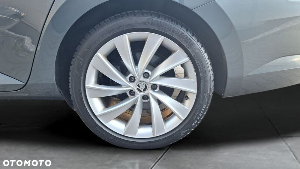 Skoda Superb 2.0 TDI SCR Style DSG - 8
