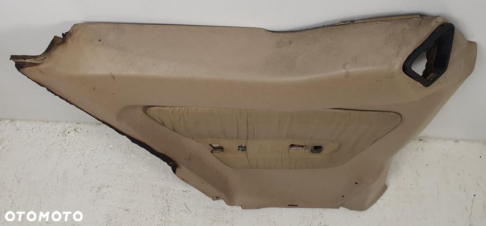 TAPICERKA BOCZEK LEWY TYŁ MERCEDES W124 COUPE - 2