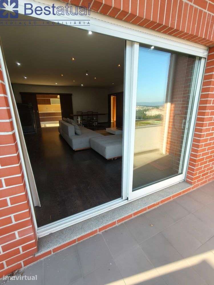 T4 com 186 m2 + Terraço com 186 m2 - Junto ao Centro - Grande imagem: 5/60