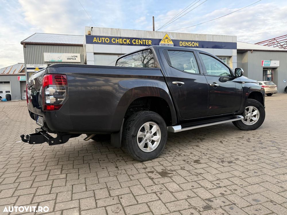 Mitsubishi L200 Double Cab 2.2 DI-D M/T Intense - 2