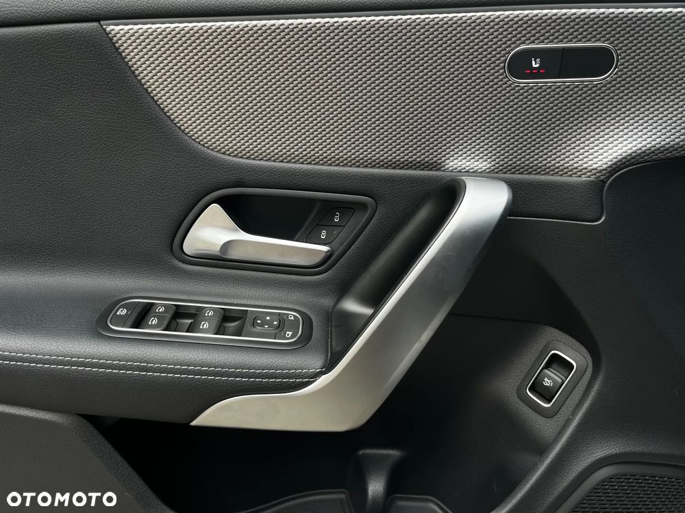 Mercedes-Benz CLA 180 Progressive 7G-DCT - 13