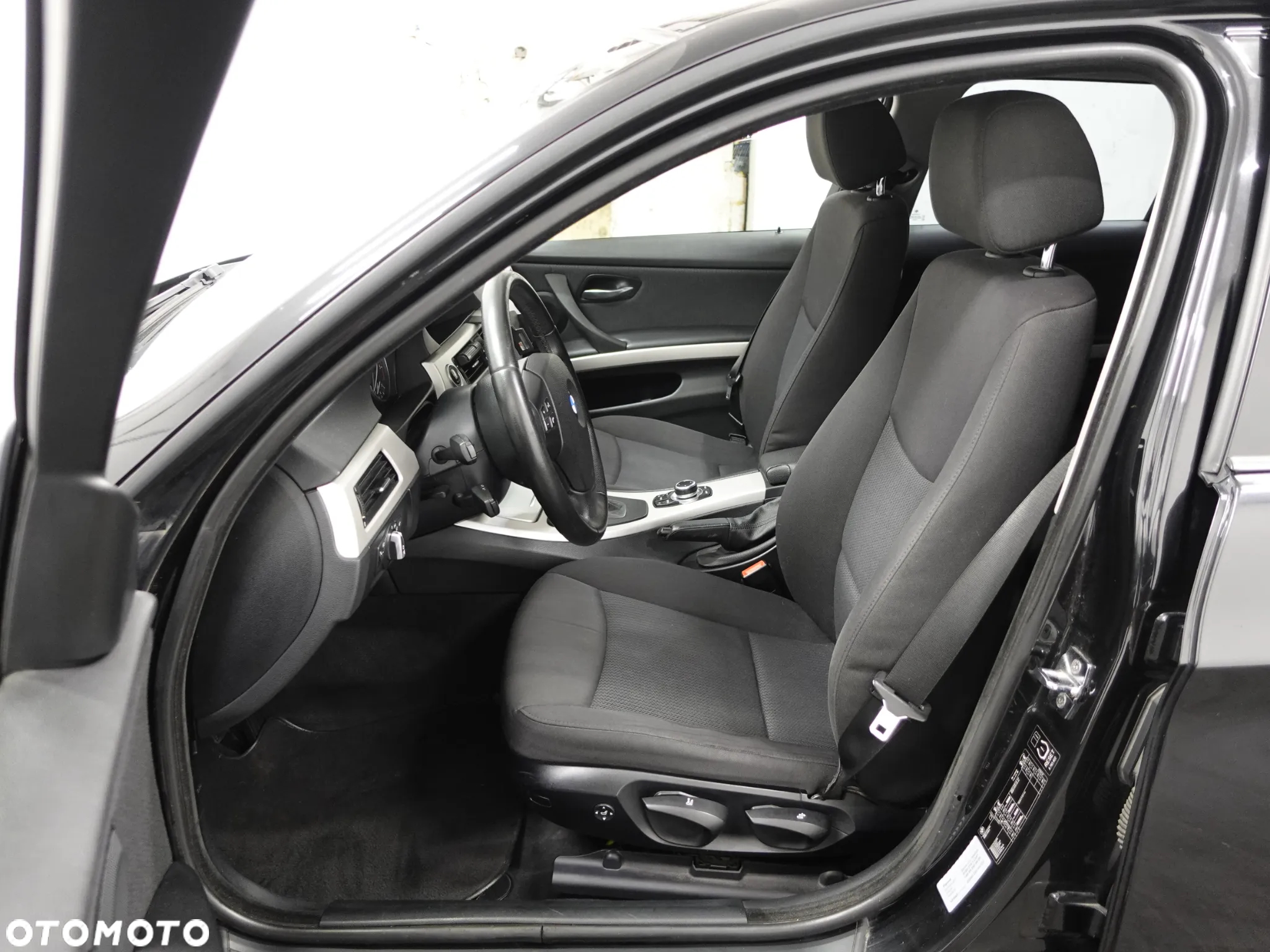 BMW Seria 3 320d DPF Touring - 23