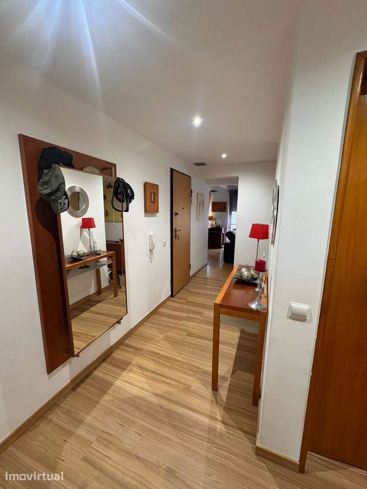 Apartamento T4 com 2 casas de banho e ar condicionado - Grande imagem: 3/21