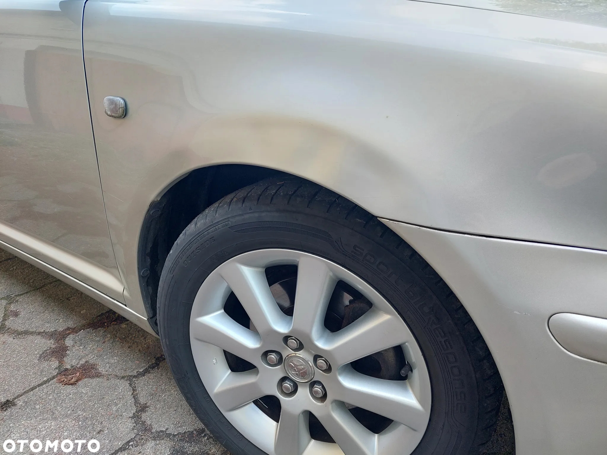 Toyota Avensis - 12