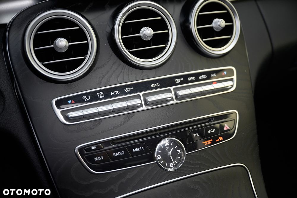 Mercedes-Benz Klasa C 220 d 9G-TRONIC - 32
