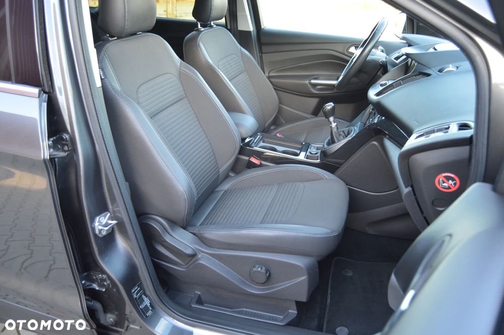 Ford Kuga 1.5 EcoBoost 2x4 Titanium - 35